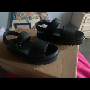 Dr martens sandals, almost new!